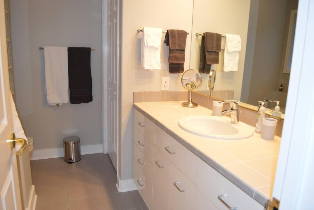 1-Bedroom Seaview Guesthouse On Seattle Luxury Estate With Views Of Olympic Mountains Εξωτερικό φωτογραφία