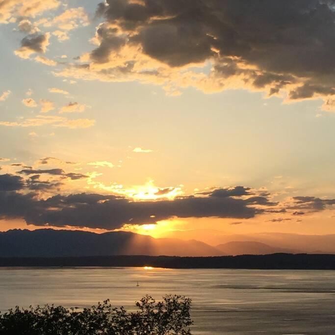 1-Bedroom Seaview Guesthouse On Seattle Luxury Estate With Views Of Olympic Mountains Εξωτερικό φωτογραφία