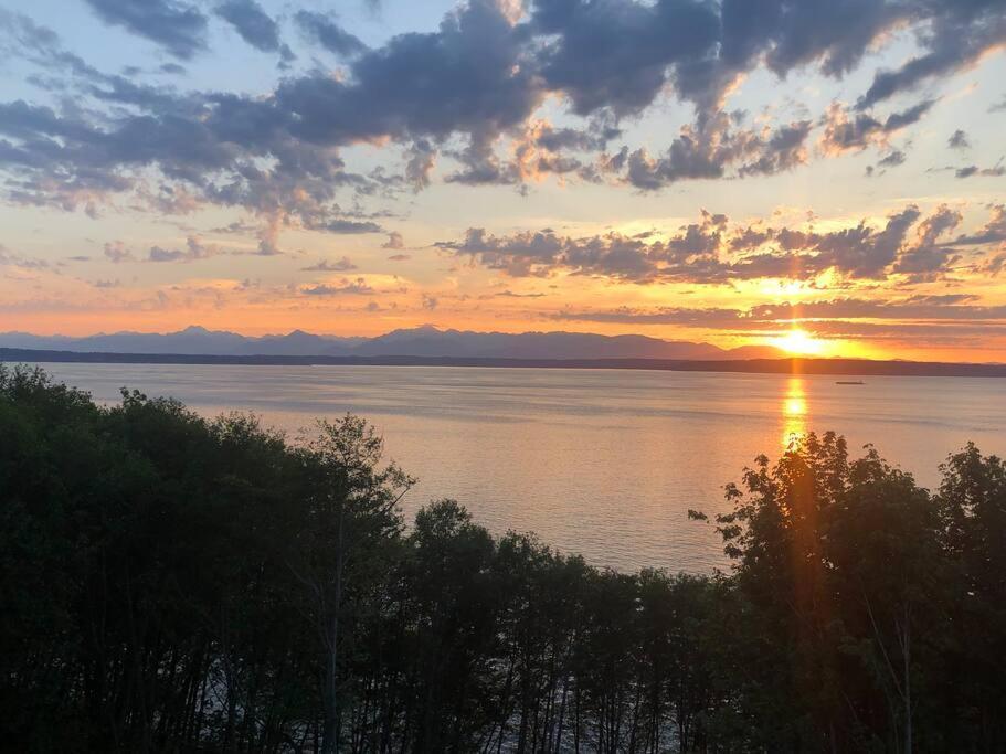 1-Bedroom Seaview Guesthouse On Seattle Luxury Estate With Views Of Olympic Mountains Εξωτερικό φωτογραφία